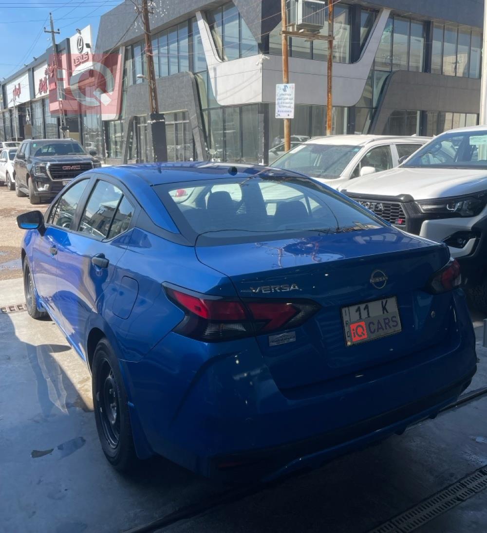 نيسان فيرسا